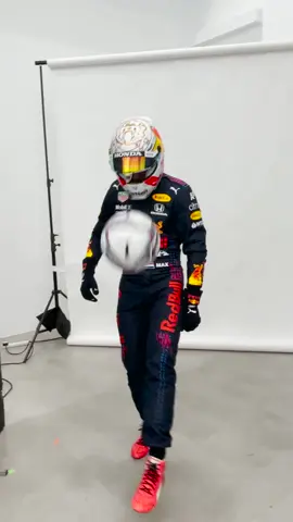 Boys got skillzz ⚽️🔥 Max with #Euro2020 fever 🌍 #F1 #MaxVerstappen