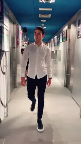 😎 Walking into the locker room for the first time 🏠 #fcbarcelona #ericgarcia