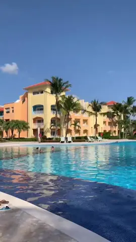 This is your sign to take a squad trip 🇩🇴🏝 #graduationtrip2021 #squadtrip #friendtrip #resorttrip #resort #dominicanrepublicvacay