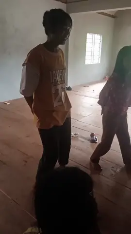 Dell bt mấy đứa này đang lm j luôn 😂😂