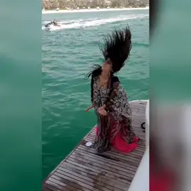 ashoo.! 🤪 #dubai #miamiband #yatchpartydubai🛥🛥 #uaetiktok #khaliji #dance #uae🇦🇪emirates #gulfdance #onthewater #uaetiktok