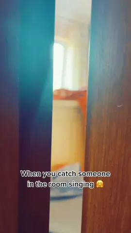 When you catch someone in the room singing 😸#singing #wow #cleaningtiktok #cleaning #room #fypシ