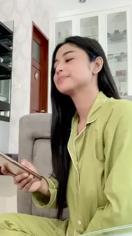 Td uda olahraga,dance, nah uda nyampe rumah, maljum yuk solawatan jd hidup seimbang.. drpd ngurus hdp org, masuk pak ekoooo 😂