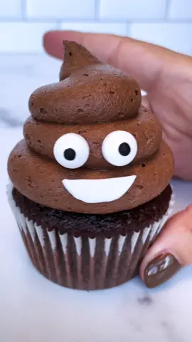 In honor of North West’s 💩 themed bday party 😄💩💩💩💩 #emoji #cupcake