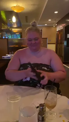 her @ is @chelcielynn #ladyopeningipad #resturant #meme #edit #viral #fypシ