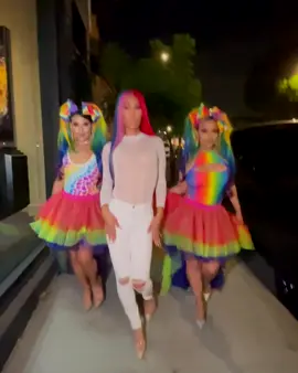 I love my sisters @gia_gunn3 @gennesishurtado & @theonlylaganjaestranja #Pride #pridemonth #pride2021🏳️‍🌈 #LoveIsLove #sisters