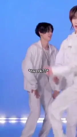 I love how Yeonjun dances 🥰😭 #soobin #hueningkai #yeonjun #taehyun #tomorrow_x_together #txt #투모로우바이투게더 #kpop #kpopfyp #fypシ #foryoupage #foryou