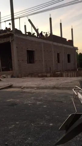 Góc tâm linh, nhà hàng xóm đang xây. Đổ mái cũng bị máy bê tông làm sập, nay lên cột xây cũng bị va đổ. Mọi người cho ý kiến xem bị sao vậy ? #caiket