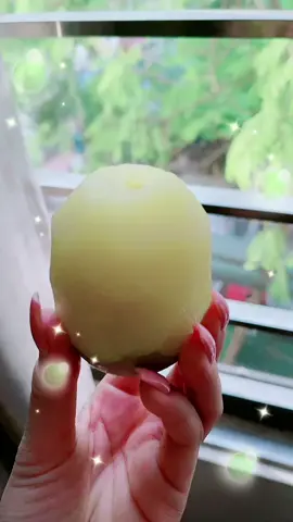 Có ai ăn kiwi như tôi k 🤣. Luòi đến thế là cùng 🤪