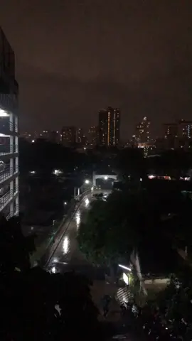 ฝนที่ตกทางนี้หนาวถึงคนทางนู้นใหมหนอ