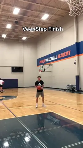 Add this “veer step” to your game! 🎒 #basketball #basketballtraining #foryoupage #foryou #basketballmoves #basketballdrills #fyp