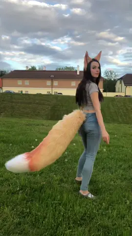 My articulated fox 🦊 tail in action! ❤️