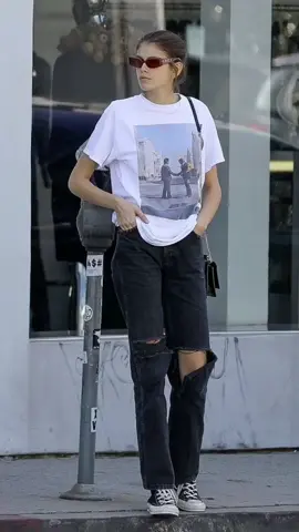 love her laidback chic style #minimalistfashion #minimalist #kaiagerber #outfitinspo #fyp