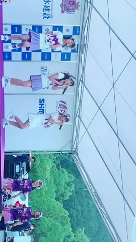 SPL∞ASH ♪君のスピードで 1コーラス目は研修生3人で披露 サイドで楽しんでる先輩メンバー😆⚽️ #柳本愛 #畝本心音 #畝本香音 #SPLASH #スプラッシュ #アクターズスクール広島 #エディオンスタジアム広島