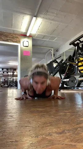 #fitnesschchallenge #goodmorningmyneighbors #buenos_dias #funnygirl #Fitness #pushupchallenge #push