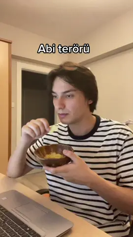 Kardeşiyle arası iyi olan var mı?