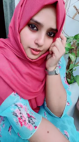 Oru Adipoli paattu ayalo eni 🥰🥰🥰🤭#foryoupage #uaelover #uaemallu #uaemallumuser #song