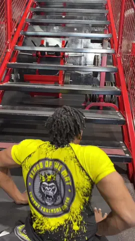 Working on my quickness #quickfeet #viral #tiktokinspiration #inspireme #motivationalclip #getmoving #mindovermatter #nolimits #stairchallenge