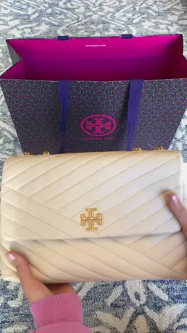 @toryburch Kira Chevron Convertible Shoulder Bag Unboxing #toryburch #toryburchbag #designerbag #unboxing #bagunboxing