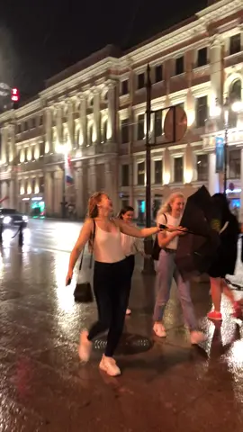 Петербуржцы счастливы ♥️ #дождь #грозаспб #спб #невскийпроспект