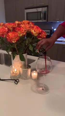 Have a relaxing and safe weekend Queens ❤️ #WeekendVibes #weekend #candle #candlelight #winetime