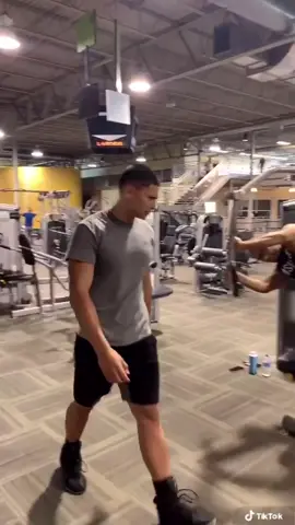 Perfect form ✅ @because.its.fun #GymTok #gym #foryou #bodybuilding #workout