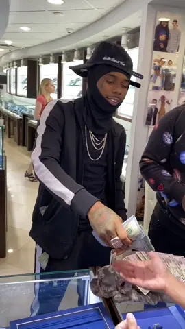 How much cash do you think Pooh Shiesty dropped? 🥶💎 #icebox #poohshiesty