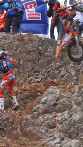 Epic dirtbike Head Shot from Jonny Walker #hardenduro #dirtbike #motocross #endurolife #hillclimb