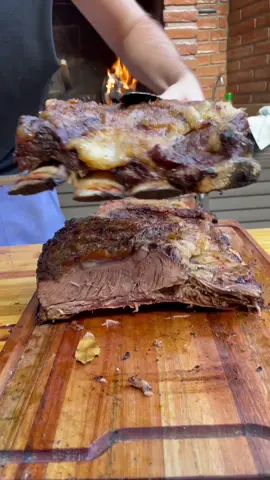 Cortando este costillar que salió de lujo! #asado #costillar #argentina #res