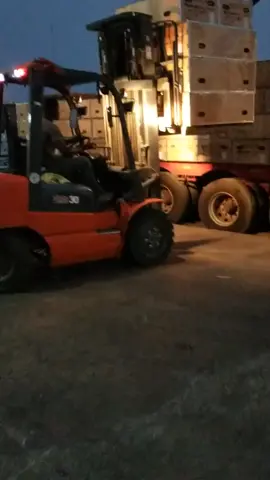 best forklift operator                            meilleure conducteur de Chariots élévateurs #chauffeurroutier #forkliftoperator #forkliftchallenge