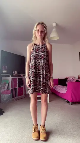 #dance #simlishsessions #WorkThisWay DISTRACTION IS KEY TODAY