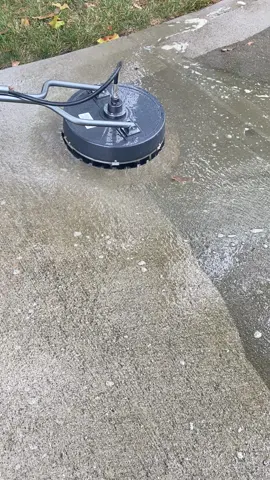 Circle technique to keep the stripes away#satisfyingsounds #pressurewashing #amazing #satisfyingvideos #oddlysatisfying #beforeandafter