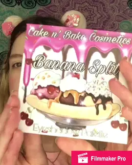 The banana split palette from @cakenbakecosmetics_ and the sprinkles brushes are from @candyfactorycosmetics.   Loved trying my new goodies I won
