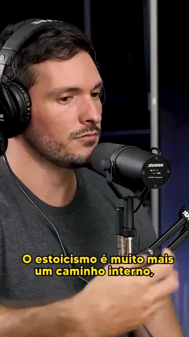 “Para ser feliz, você precisa viver em guerra com suas próprias paixões, e em paz com as dos outros”. Sêneca.