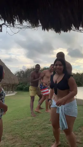Tienen que ver los dos de atrás