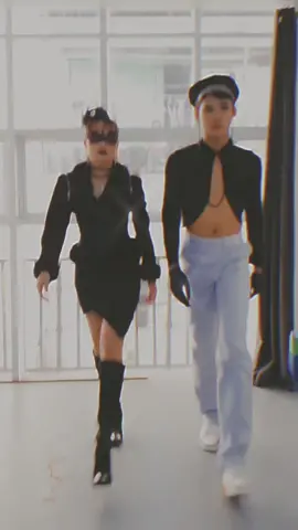 strut the wait  #fyp #Runway #runwaywalk #model #fashion #gothic #goth #outfit #beggin  #tiktokph #black @earlaguirre83