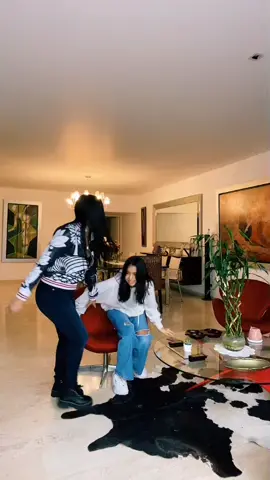 @valeytula mamá antes salías a bailar ???? Jajajaja hija hermosa era una tremenda 🙈 todos crecemos y evolucionamos 🔥😉 ella terminó desmayada 🤪 🥰