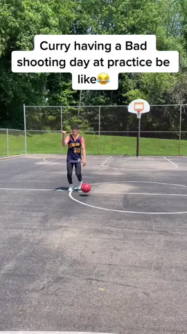 The ending is hilarious😂 #fy #viral #basketball #stephencurry #shooter #bestshooterontiktok￼