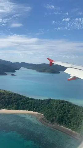 HAMILTON ISLAND 💎 #satisfying #dream #travel #surfer #pickafriend #foryourpage #travelvideo #hamiltonisland #whitsundays #islandboy #whitehavenbeach