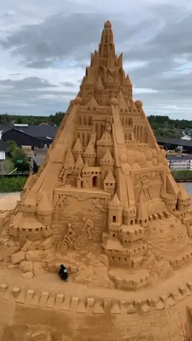 THE BIGGEST CASTLE 🌎🏰😆 Blokus Denmark #thebiggestsandcastle#blokus#ifcreativeagency#leonardougolini#sand#sandsculpture#skulpturparken#sandart#art