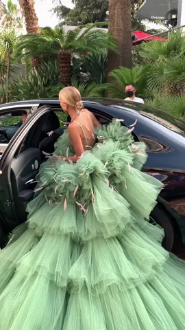 When your dress is bigger than the car… 😬🧚🏻 #cannes #cannes21 #TikTokFashion