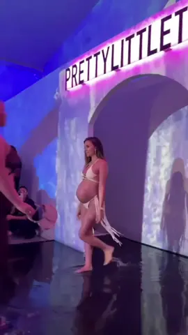 What a POWERFUL feeling! Far from a runway model but it felt great embracing my bump and showing that pregnant bodies are beautiful too💖