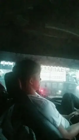 nhiều xe quá,không biết chừng nào mới về được..))🥲