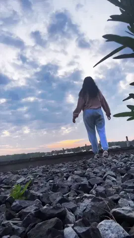 This version of the song is so powerful omg #fyp #sunrise #sun #colorfulsky #oliviarodrigo #dance #happy #clouds #powerful #viral