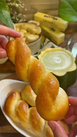 Homemade Garlic Twists 🎞😌 what type of bread should I bake next?:)