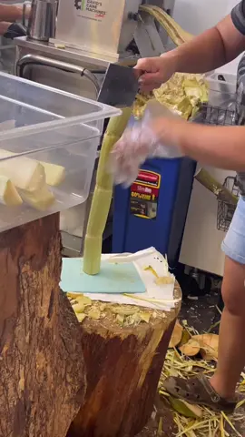 Part 1 Must visit Eat in Hawaii. Fresh pressed sugarcane juice #sugarcane #hawaiitiktok #sweet #onvacation
