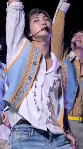 Balas @rhyn_ha he's dangerous😳 #namjoon #rm #permessiontodance #bts #armybts #ptd #bts_official_bighit