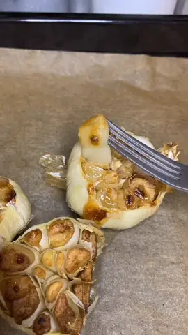 Roasted garlic ✨ #fyp #foryou #tiktokfood #foodtiktok #garlic #tiktokacademie