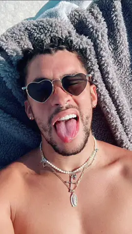 😫😫😫 only for bad bunny #badbunny #greenscreen