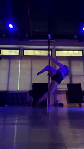 I’m baaaack #fyp #foryou #poledancing #poledancer #bluehair